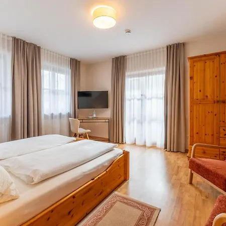 Ξενοδοχείο με διαμερίσματα Bauer 3*